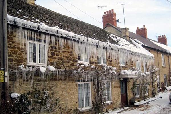 Icicles on Southside.JPG